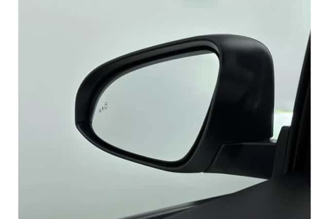 Toyota C-HR (2021) thumbnail 6