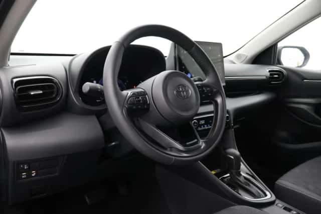 Toyota Yaris (2025) thumbnail 2