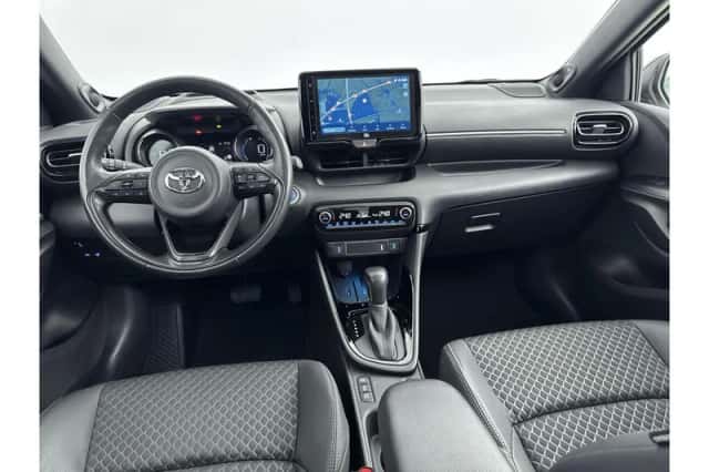Toyota Yaris (2022) thumbnail 2