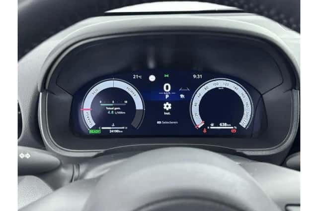 Toyota Yaris (2024) thumbnail 3