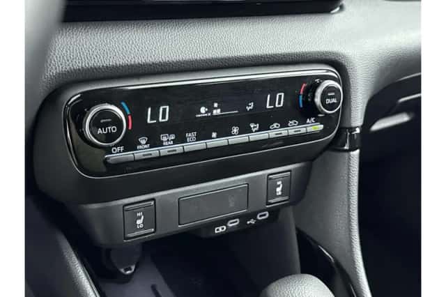 Toyota Yaris (2024) thumbnail 5