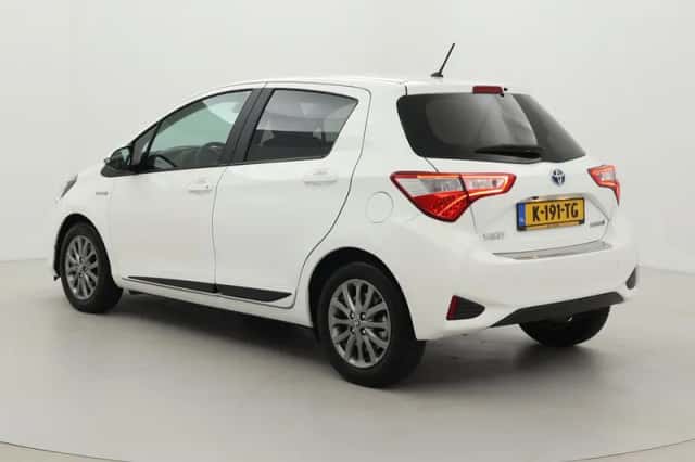 Toyota Yaris (2017) thumbnail 4