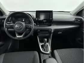 Toyota Yaris (2022) thumbnail 2