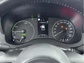 Toyota Yaris (2022) thumbnail 3