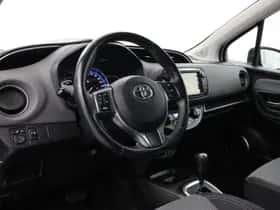 Toyota Yaris (2017) thumbnail 2