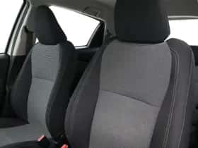 Toyota Yaris (2017) thumbnail 12