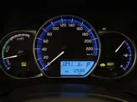 Toyota Yaris (2017) thumbnail 3