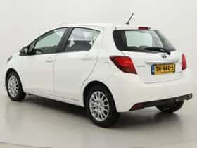 Toyota Yaris (2017) thumbnail 4