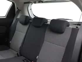 Toyota Yaris (2017) thumbnail 35