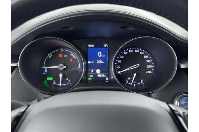 Toyota C-HR (2022) thumbnail 3