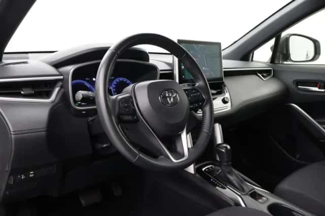 Toyota Corolla Cross (2022) thumbnail 2