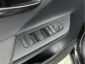 Toyota C-HR (2025) thumbnail 14
