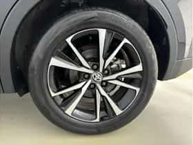 Toyota C-HR (2025) thumbnail 6