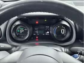 Toyota Yaris (2022) thumbnail 3