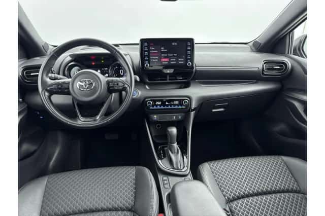 Toyota Yaris (2021) thumbnail 2