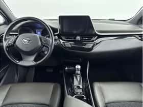 Toyota C-HR (2017) thumbnail 2