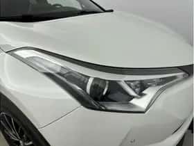 Toyota C-HR (2017) thumbnail 12