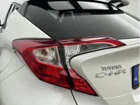 Toyota C-HR (2017) thumbnail 13