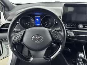 Toyota C-HR (2017) thumbnail 24