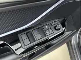 Toyota C-HR (2021) thumbnail 13