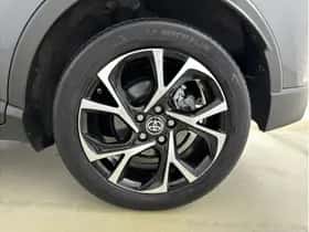 Toyota C-HR (2021) thumbnail 6