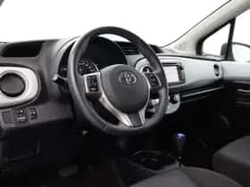 Toyota Yaris (2014) thumbnail 2