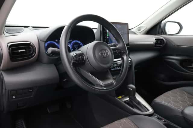 Toyota Yaris Cross (2024) thumbnail 2