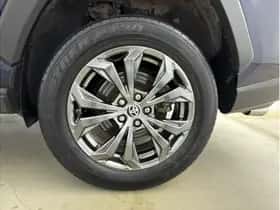 Toyota RAV4 (2022) thumbnail 8