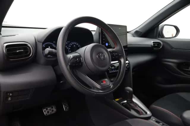 Toyota Yaris Cross (2025) thumbnail 2