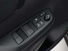 Toyota Yaris Cross (2025) thumbnail 23