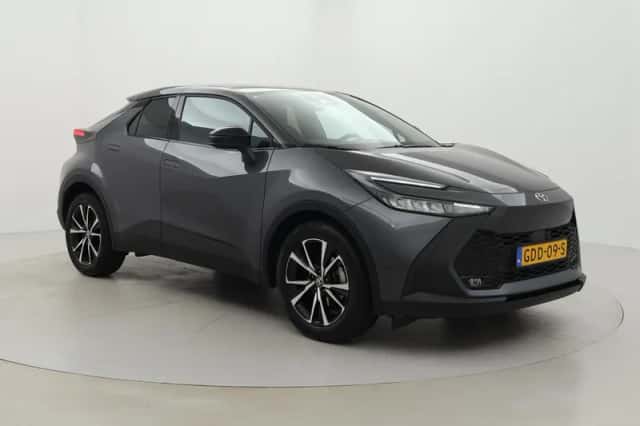 Toyota C-HR (2024) thumbnail 1
