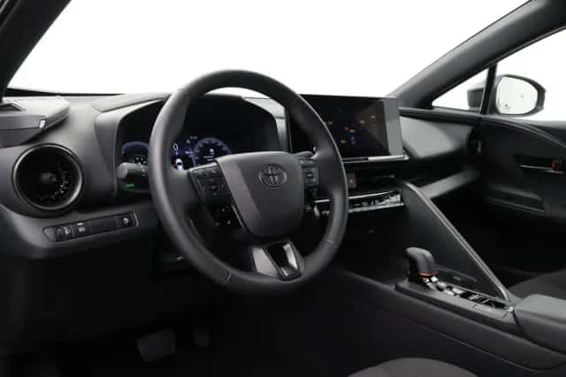 Toyota C-HR (2024) thumbnail 2