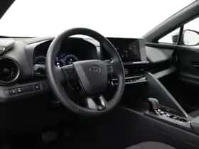 Toyota C-HR (2024) thumbnail 2