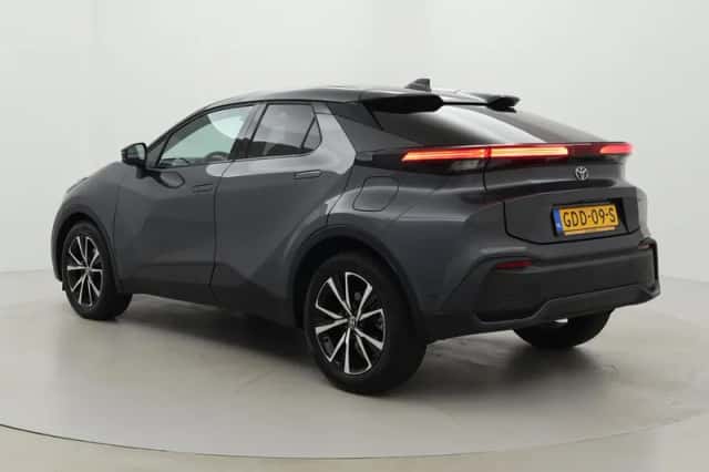 Toyota C-HR (2024) thumbnail 4