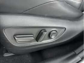 Toyota RAV4 (2023) thumbnail 8
