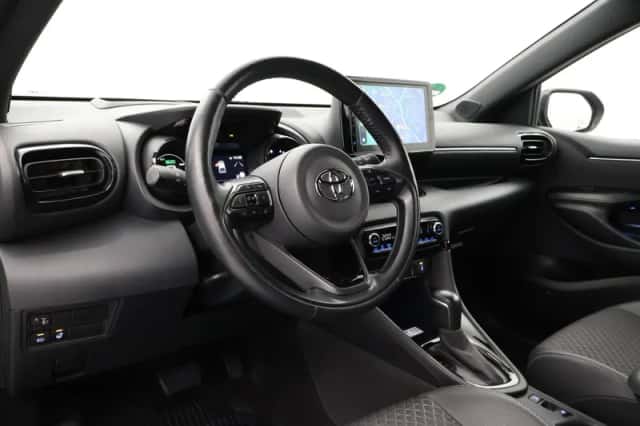 Toyota Yaris (2022) thumbnail 2