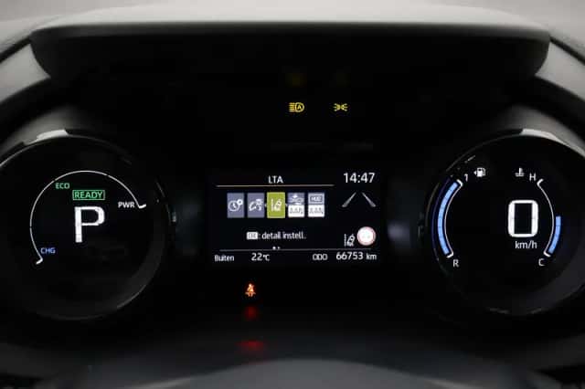 Toyota Yaris (2022) thumbnail 3