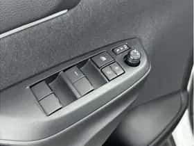Toyota Yaris Cross (2024) thumbnail 17
