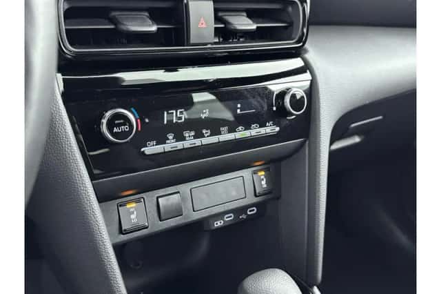 Toyota Yaris Cross (2025) thumbnail 6