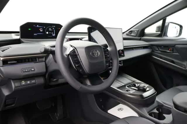 Toyota bZ4X (2026) thumbnail 2