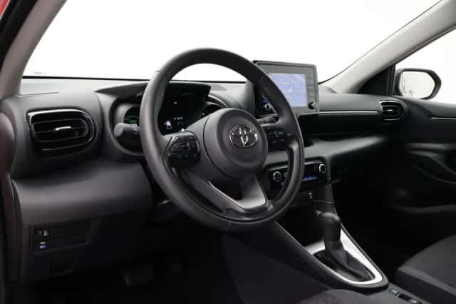Toyota Yaris (2023) thumbnail 2