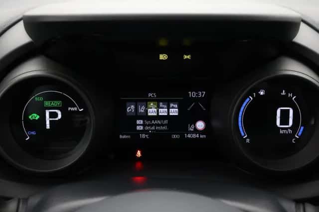 Toyota Yaris (2023) thumbnail 3