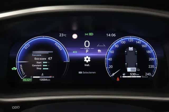 Toyota Corolla Cross (2025) thumbnail 3
