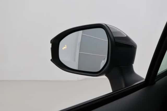 Toyota Corolla Cross (2025) thumbnail 6