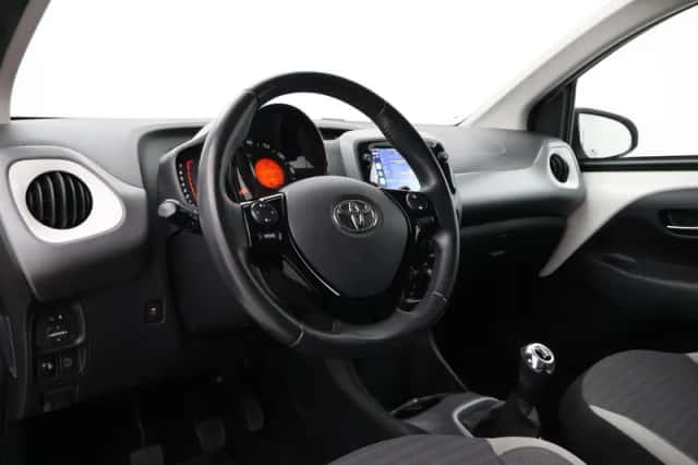 Toyota Aygo (2020) thumbnail 2