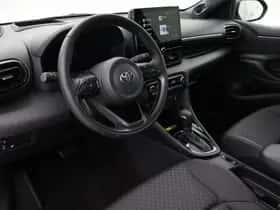 Toyota Yaris (2025) thumbnail 2