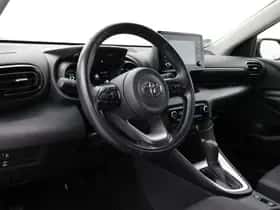 Toyota Yaris (2022) thumbnail 2