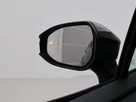 Toyota C-HR (2025) thumbnail 5