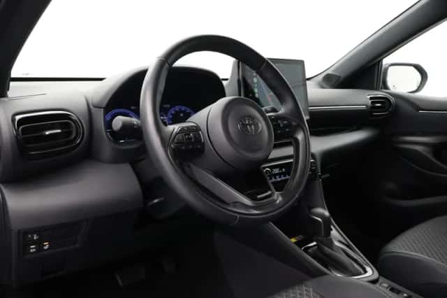 Toyota Yaris (2025) thumbnail 2