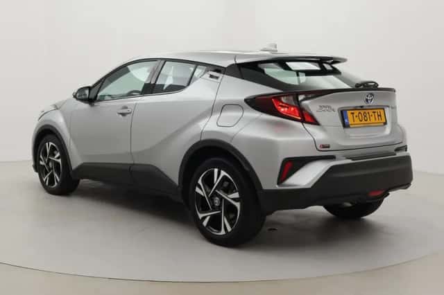 Toyota C-HR (2023) thumbnail 4